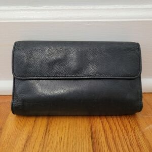 Wilson's Black‎ Leather Women's Wallet with Coin Purse Pocket Lots of Card Slots